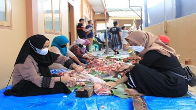 Angkatan 2022 SMA Negeri 1 Sindang Lakukan Penyembelihan Hewan Kurban