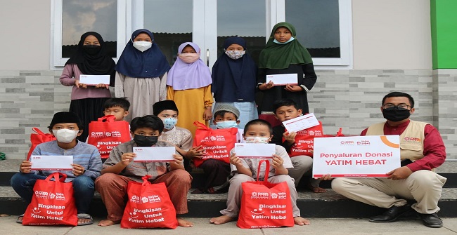 PPPA Daarul Qur’an Cirebon Bagikan Bingkisan Untuk Santri Yatim