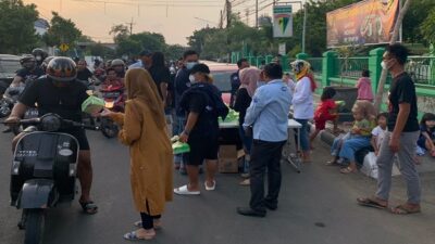 IMI Korwil Indrmayu Bagi-Bagi Takjil Bersama IMHI dan HBC
