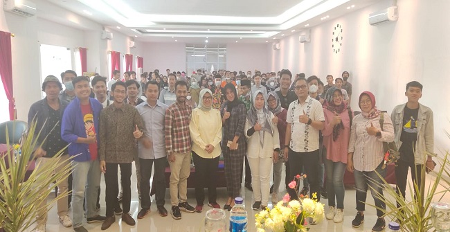 Dia Ramayana Ajak Warga Indramayu Waspadai Pinjol Ilegal