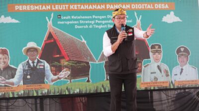 Resmikan Tapal Desa Leuit Juara di Karawang, Ridwan Kamil: Persiapkan Masa Depan
