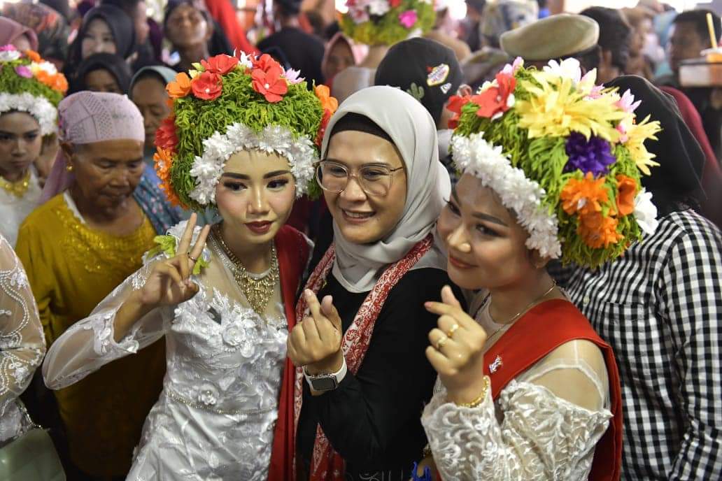 Bupati Nina Agustina Apresiasi Warga Desa Lelea Setia Menjaga dan Melestarikan Adat NGAROT