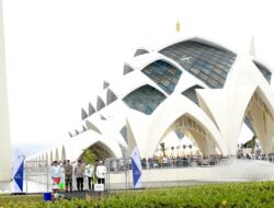 Masjid Al Jabbar Contoh Pembangunan Berkelanjutan