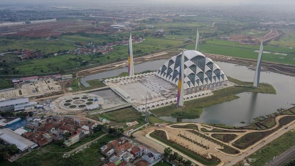 Masjid Raya Al Jabbar Segera Diresmikan, Kapasitas 33.000 Jemaah