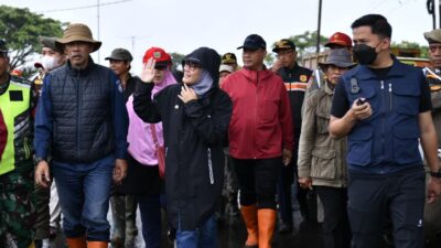 Bupati Indramayu Kunjungi Warga Terdampak Banjir Rob