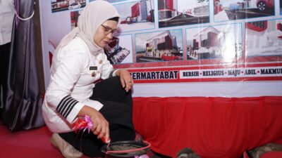 Bupati Nina Agustina Letakkan Batu Pertama Revitalisasi Pasar Daerah Losarang