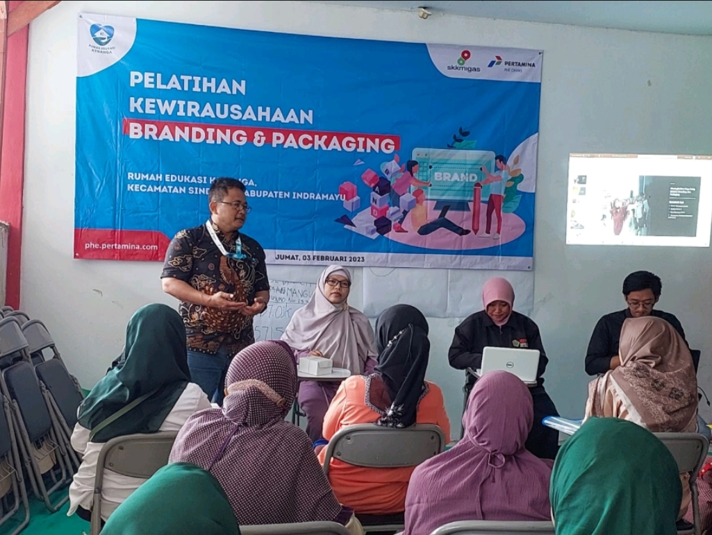 Suasana pelatihan kewirausahaan yang diadakan Rumah Edukasi Kenanga bekerja sama dengan PHE ONWJ