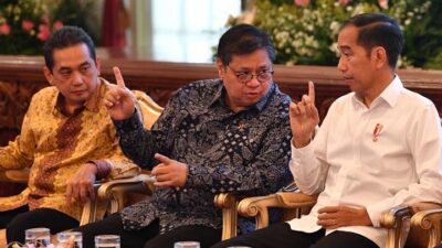 Berbisik Adalah Tanda Kedekatan Personal Pada Orang Yang Sangat Dipercaya