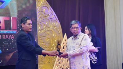 Lucky Hakim Mendapatkan Penghargaan Sebagai Tokoh UMKM dan Inspirasi Anak Muda