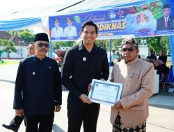 Pimpin Upacara Peringatan Hardiknas, Lucky Hakim Sampaikan Amanat Menteri Pendidikan Dasar dan Menengah