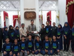 Bupati Indramayu Lucky Hakim Lepas Siswa SMPN 2 Sindang Ikut Olimpiade