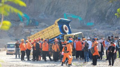 Dinas Sosial Jabar Kirim Bantuan Makanan untuk Penanganan Longsor Gunung Kuda di Cirebon