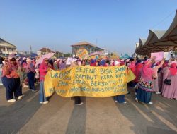 Di Balik Meriahnya Karnaval SCTV Indramayu, Ada Gerakan Basmi Kutu Rambut Bersama Peditox